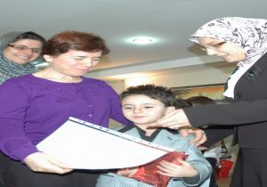 Öğrencilerdan karne coşkusu